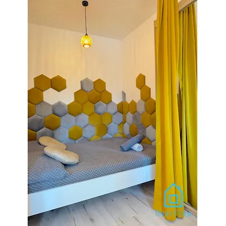Lägenhet Honey Apartment- Cozy Retreat, 10 Minutes To Old Town Gdańsk