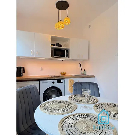 Lägenhet Honey Apartment- Cozy Retreat, 10 Minutes To Old Town