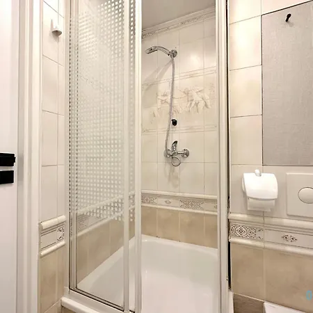 Honey Apartment- Cozy Retreat, 10 Minutes To Old Town Γκντανσκ