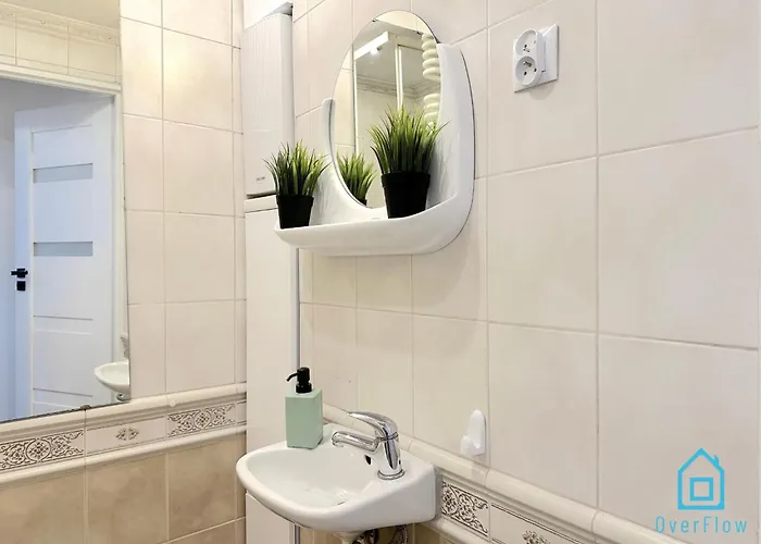 Apartamento Honey Apartment- Cozy Retreat, 10 Minutes To Old Town *