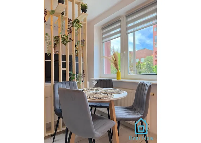 Apartamento Honey Apartment- Cozy Retreat, 10 Minutes To Old Town Gdańsk