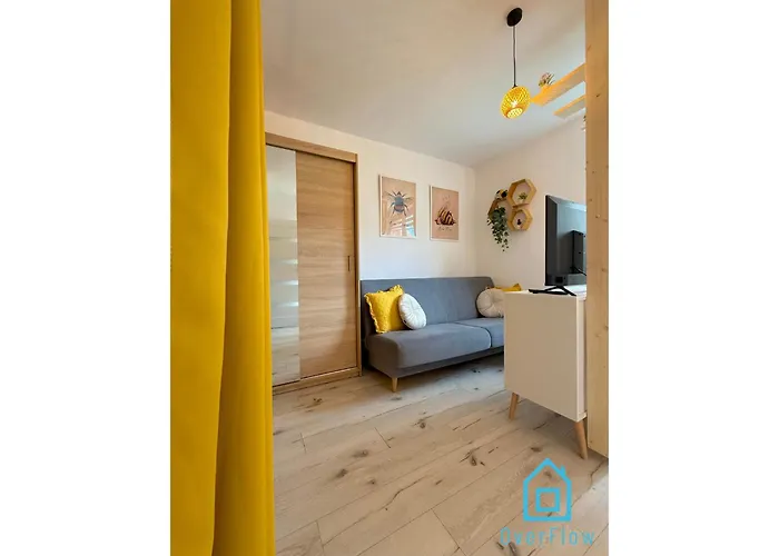 Honey Apartment- Cozy Retreat, 10 Minutes To Old Town Gdańsk