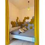 Honey Apartment- Cozy Retreat, 10 Minutes To Old Town Gdansk