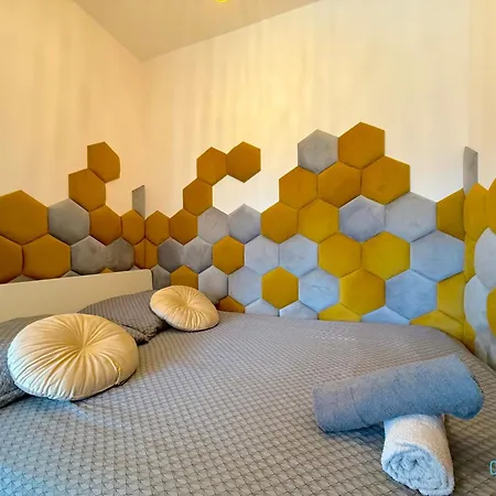 Honey Apartment- Cozy Retreat, 10 Minutes To Old Town Γκντανσκ