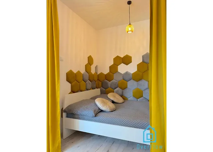 Honey Apartment- Cozy Retreat, 10 Minutes To Old Town グダニスク