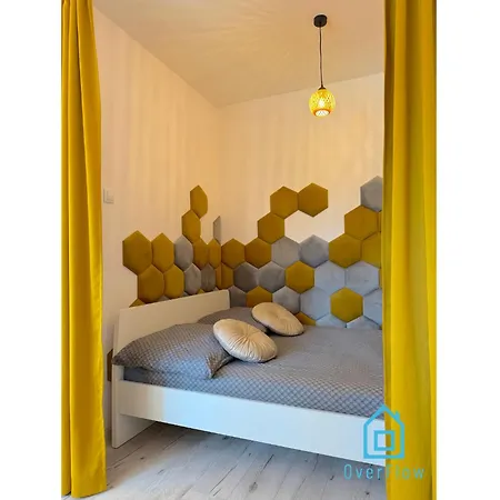 Honey Apartment- Cozy Retreat, 10 Minutes To Old Town Gdaňsk